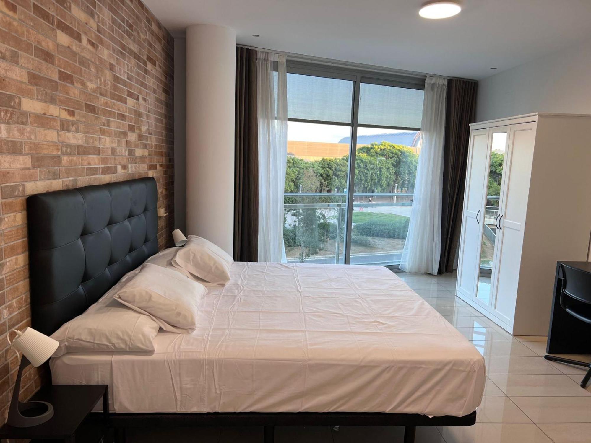 Fira Gran Via 2 - Private Rooms In A Shared Apartment - Habitaciones Privadas En Apartamento Compartido L’Hospitalet de Llobregat Exterior foto