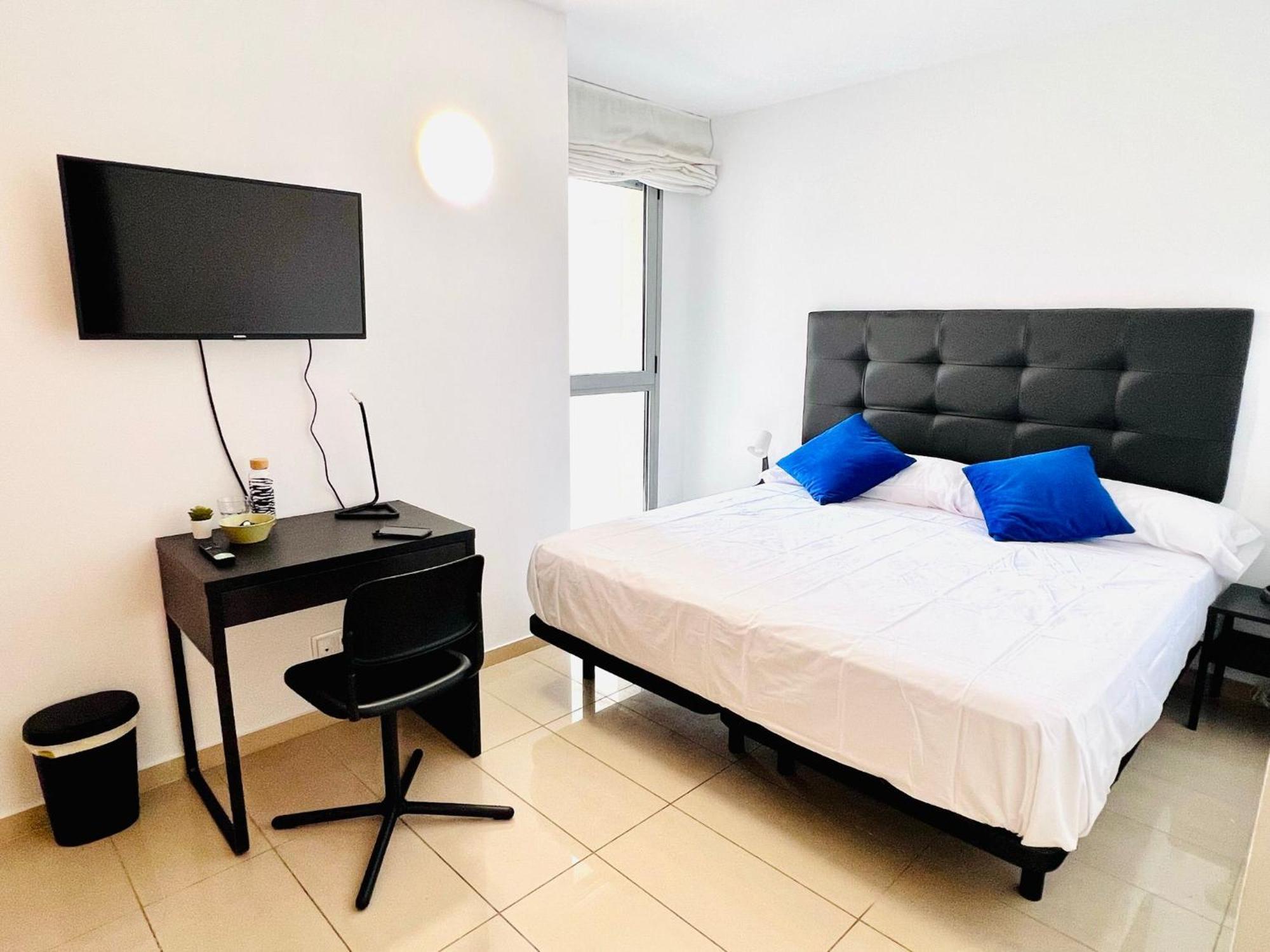 Fira Gran Via 2 - Private Rooms In A Shared Apartment - Habitaciones Privadas En Apartamento Compartido L’Hospitalet de Llobregat Exterior foto