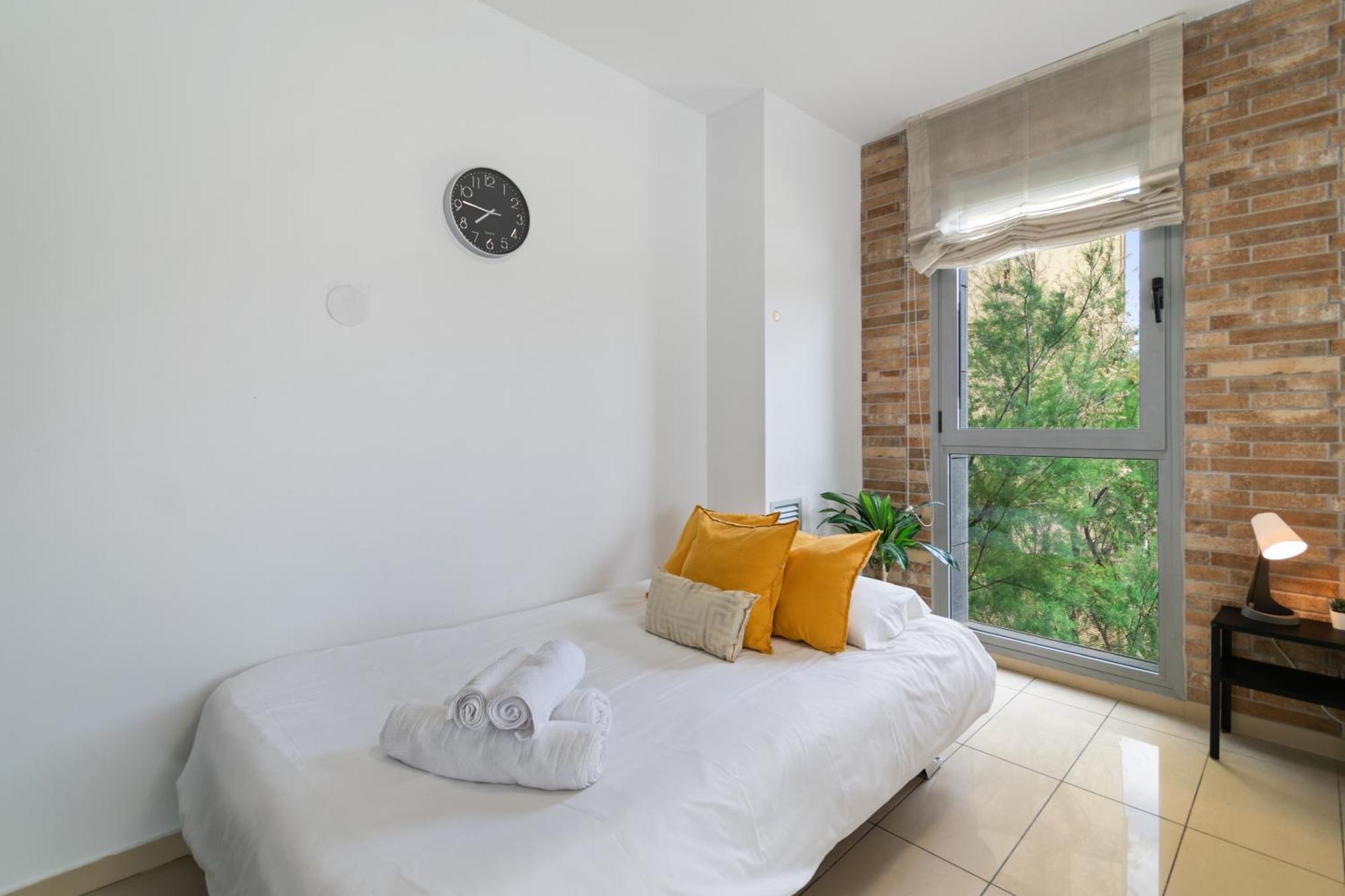 Fira Gran Via 2 - Private Rooms In A Shared Apartment - Habitaciones Privadas En Apartamento Compartido L’Hospitalet de Llobregat Exterior foto