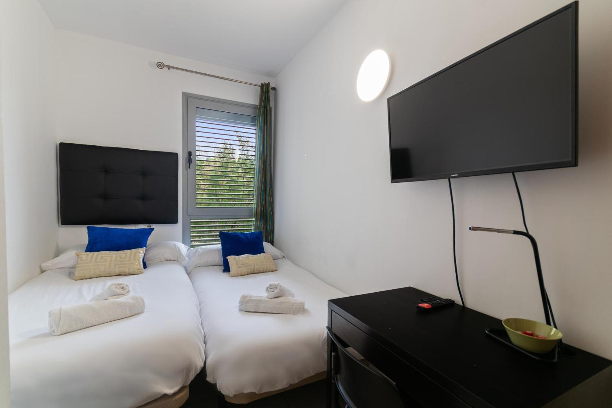 Fira Gran Via 2 - Private Rooms In A Shared Apartment - Habitaciones Privadas En Apartamento Compartido L’Hospitalet de Llobregat Exterior foto